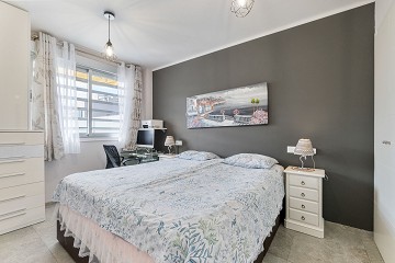 STOR MODERN LÄGENHET MED TRÄDGÅRD I SÖDERLÄGE - PRIVAT PARKERING I KÄLLAREN OCH FÖRRÅD - HÄRLIGT POOLOMRÅDE OCH PADDELBANA - Lotus Properties