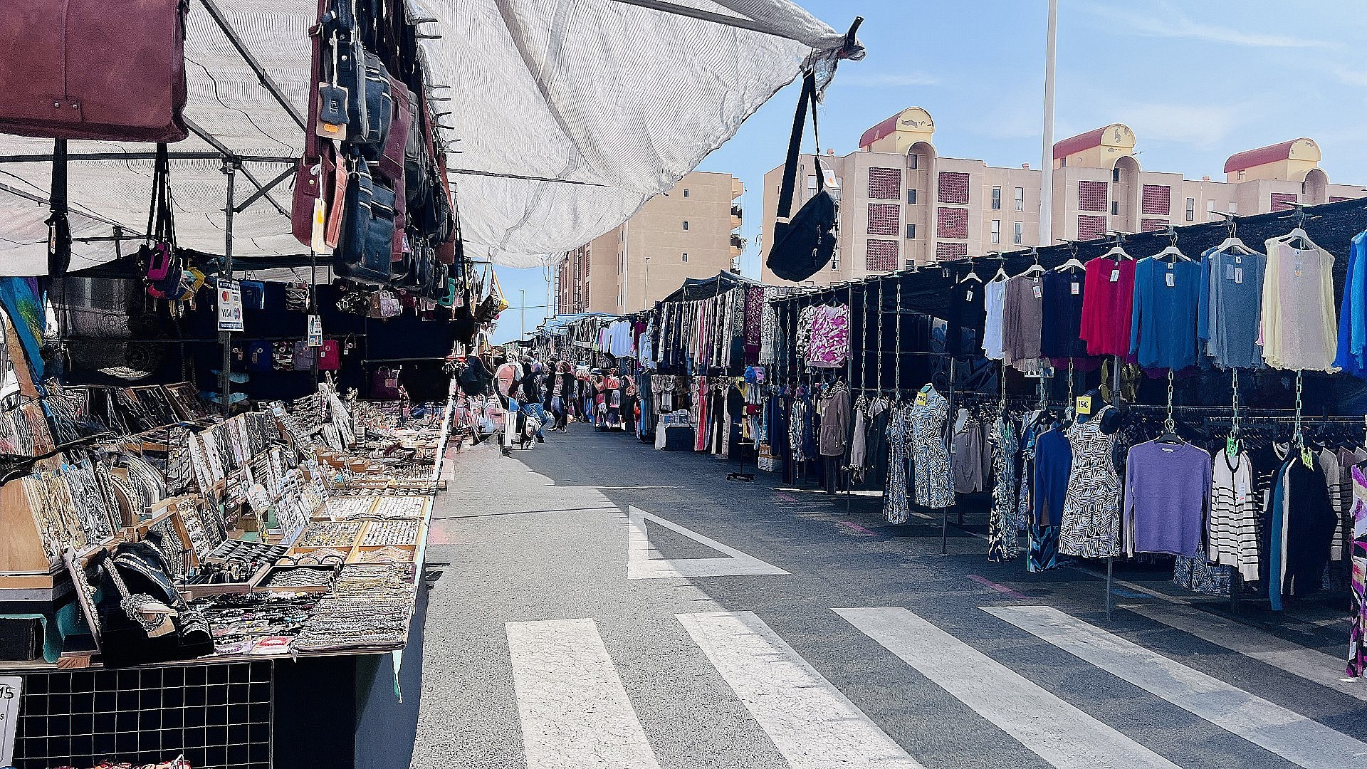 Stilren, renoverad bostad endast 140 meter från stranden i La Mata - Lotus Properties
