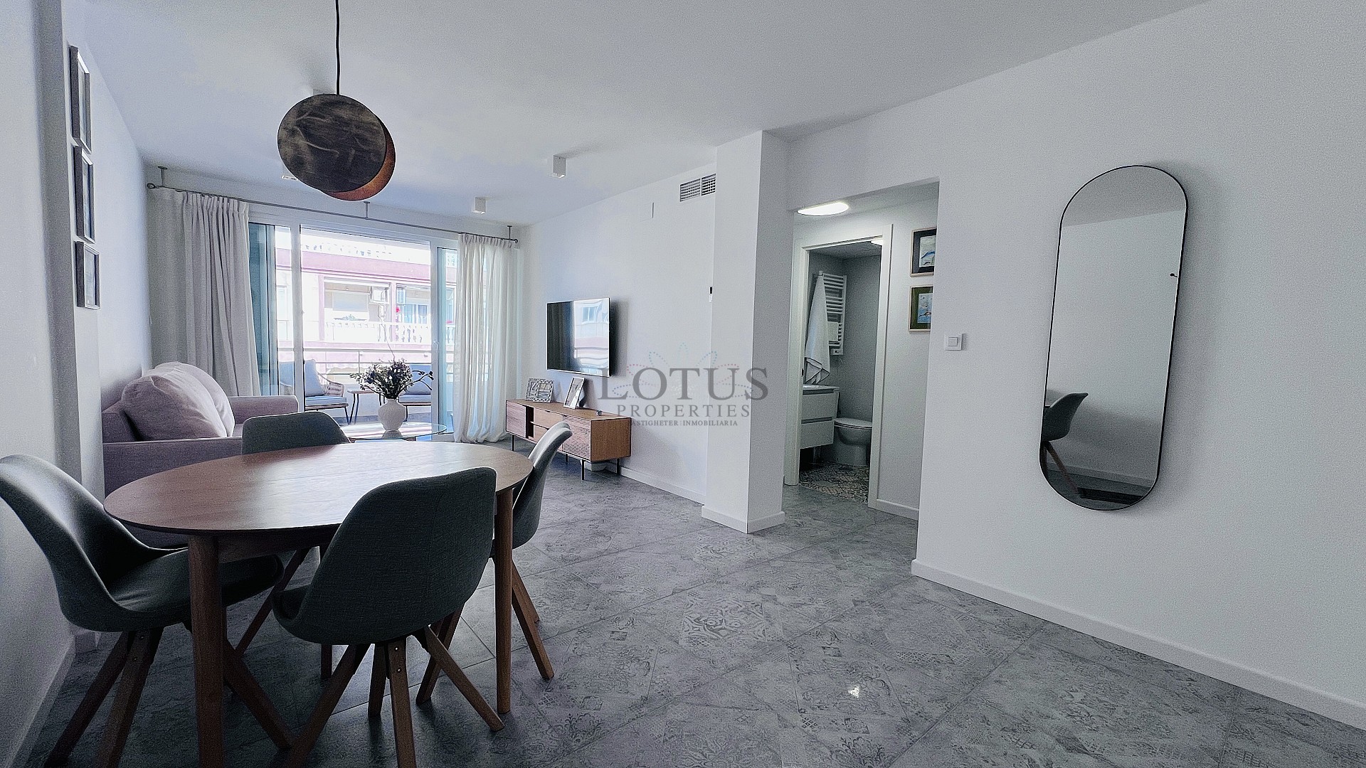 Stilren, renoverad bostad endast 140 meter från stranden i La Mata - Lotus Properties