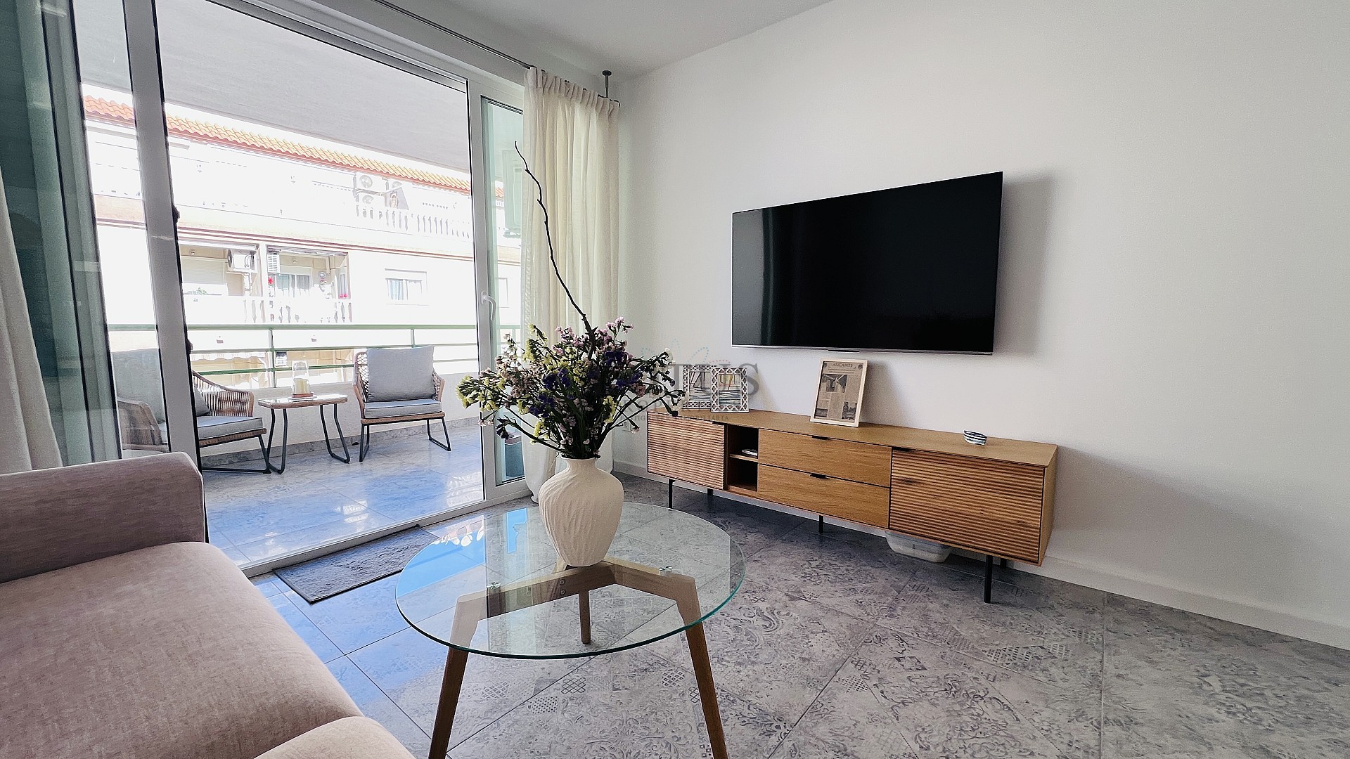 Stilren, renoverad bostad endast 140 meter från stranden i La Mata - Lotus Properties