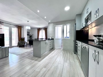 FANTASTISK LÄGENHET 30 METER TILL HAVET - Lotus Properties