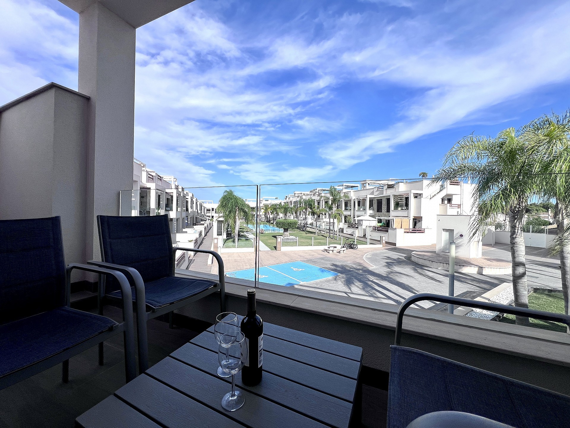 Exklusiv hörn tak-bungalow med 3 sovrum i Los Balcones - Lotus Properties